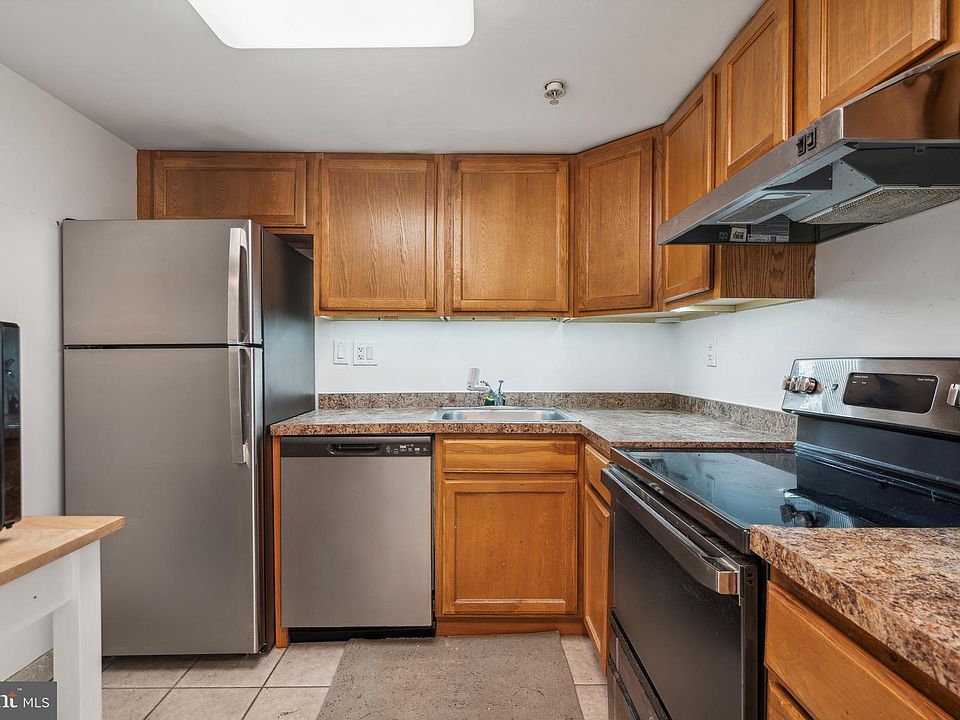 2nd image of 2001 Hamilton St APT 1821