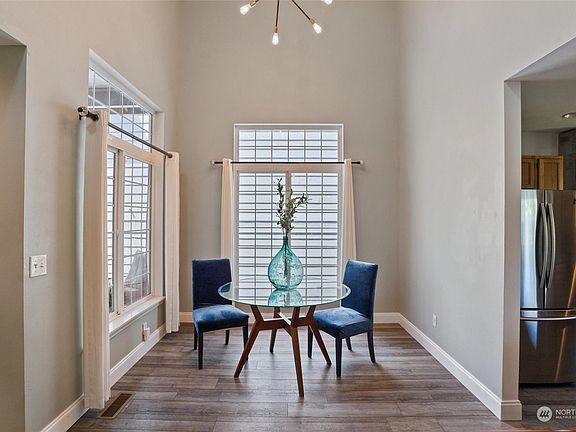 5th image of 1090 NW Gladiola Court
