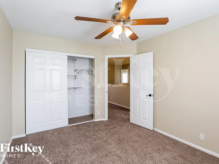 8736 W Tuckey Ln — Photo 12