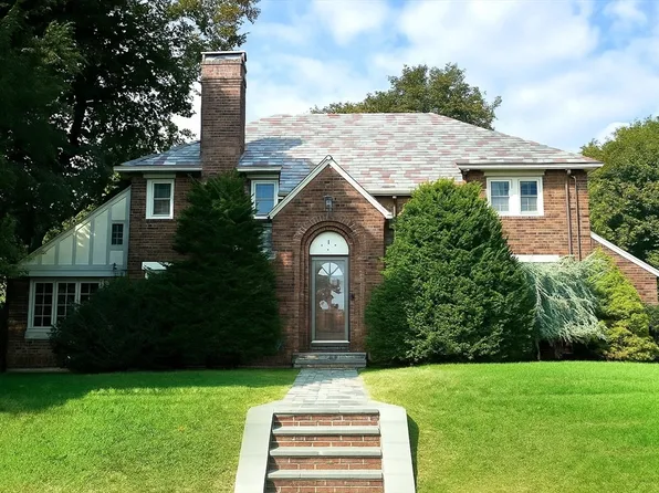 16 Pine Ridge Rd, Medford, MA 02155