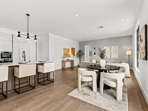 8 Leverett St #4, Brookline, MA 02445