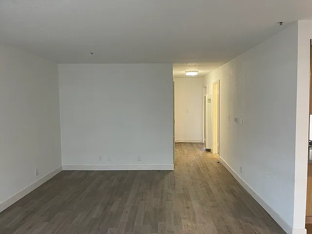 13427 Roselle Ave #7 — Photo 2