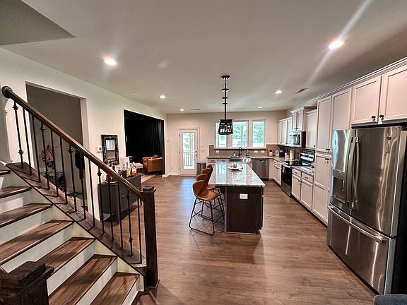 4th image of 83 E Dentaires Way