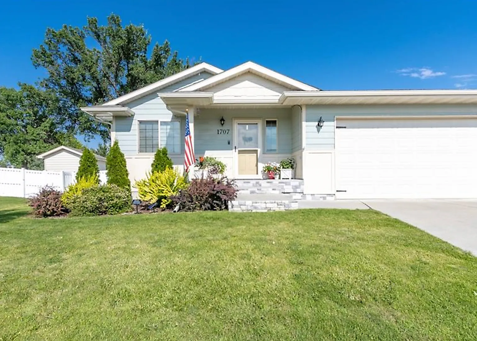3 bed, 2040 sqft, $2,600 — Photo 1