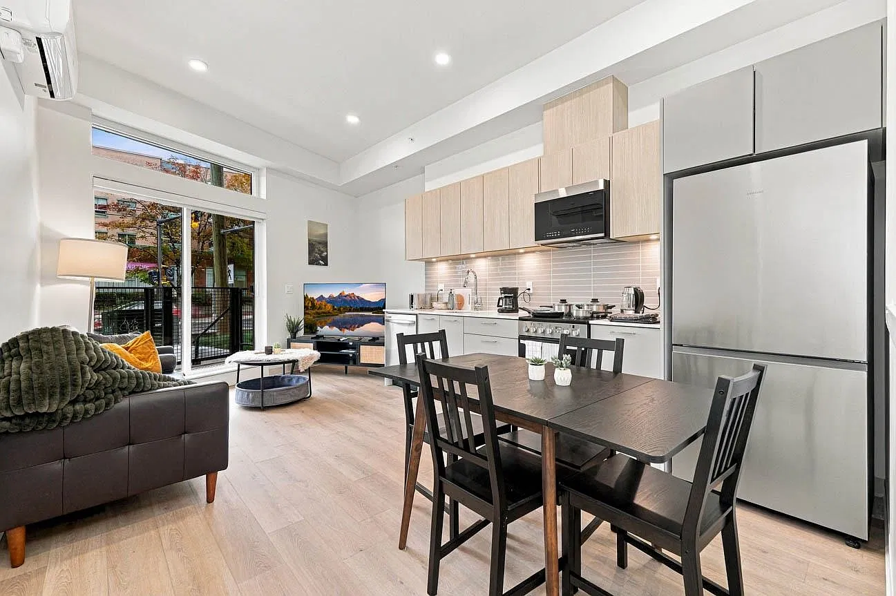 2 bed, 693 sqft, $3,675 — Photo 2