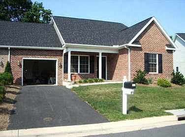 1st image of 407 Hickory Grove Cir