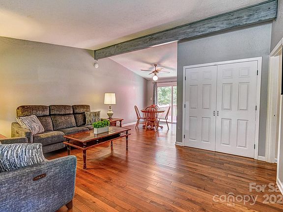 3rd image of 11 Melton Dr
