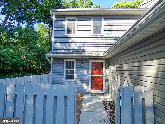 2nd image of 512 Kensington Ct #512
