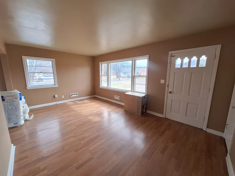 1611 Clarice Way — Photo 2