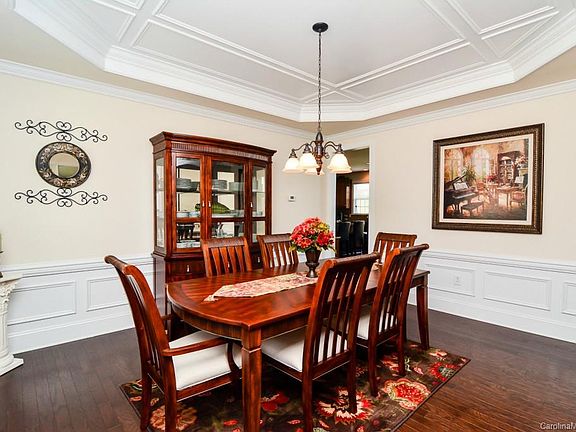 4th image of 5049 Cressingham Dr #26