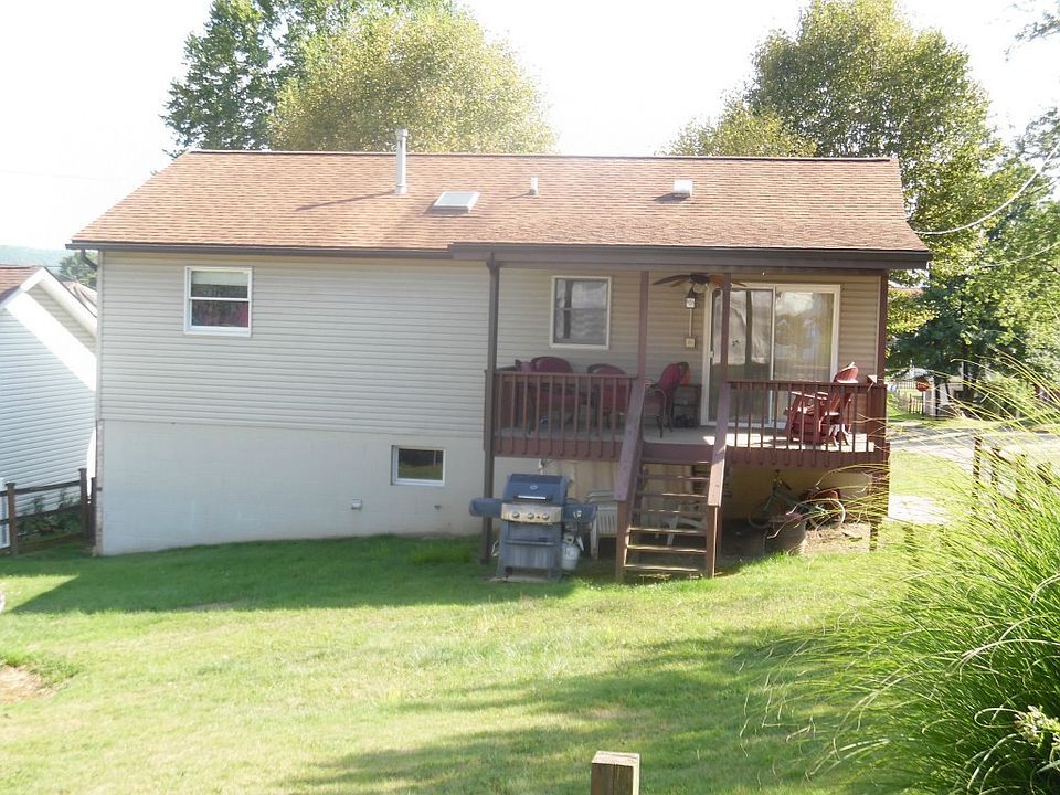 2nd image of 636 Henry St