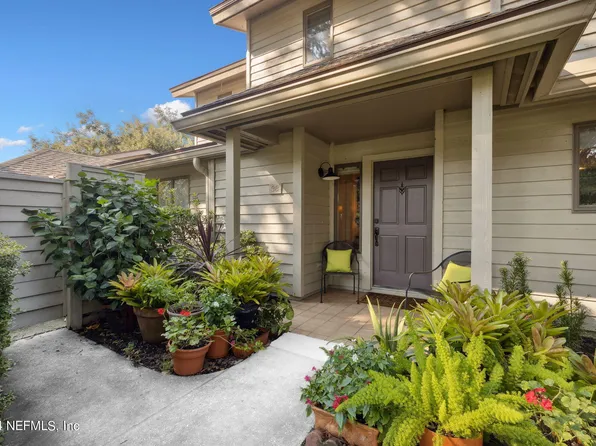 98 PLAYERS CLUB VILLAS Road, Ponte Vedra Beach, FL 32082