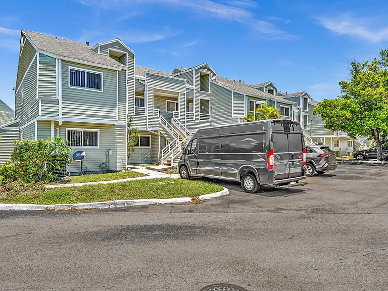 3417 NW 44th St #101 — Photo 38