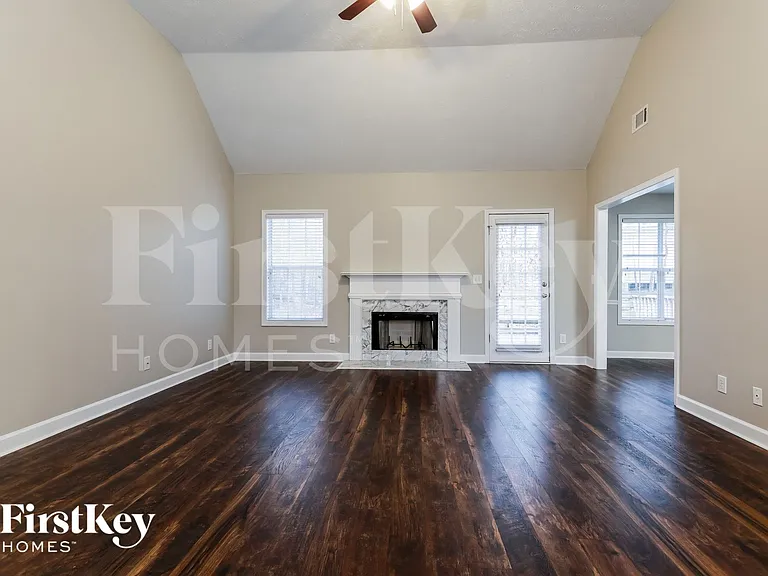 241 Ryan Rd — Photo 2