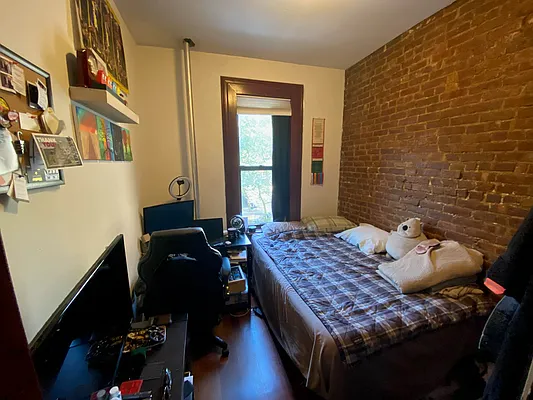 Rented by Manhattan Dwelling Corporation | media 11