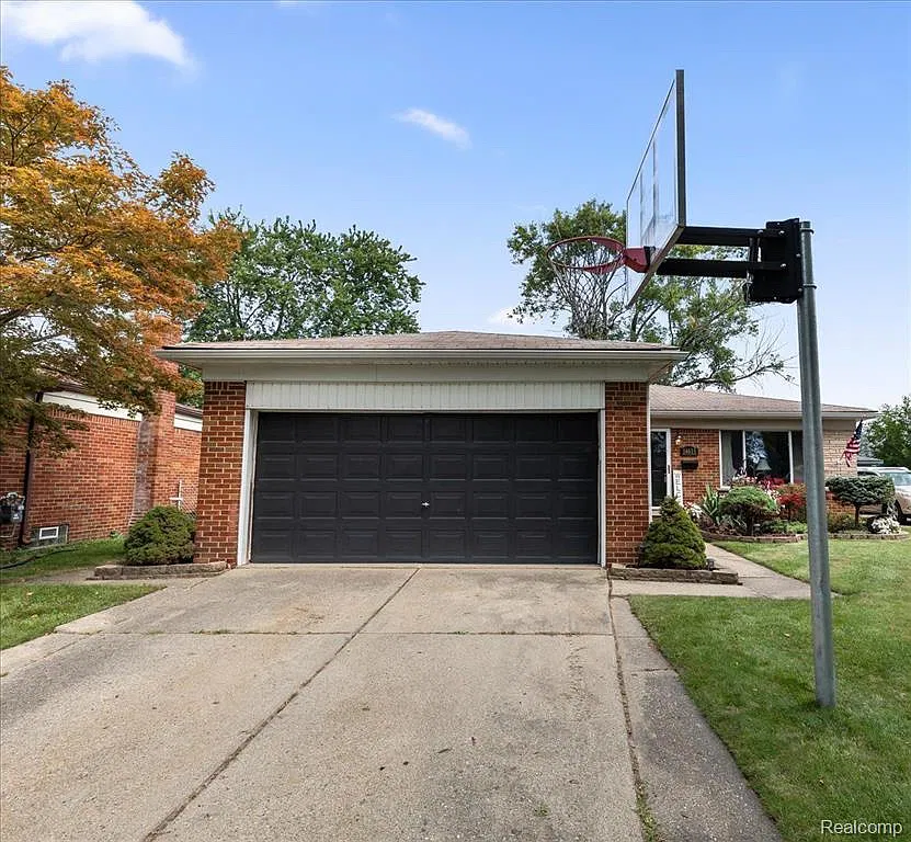 3 bed, 1590 sqft, $1,800 — Photo 2