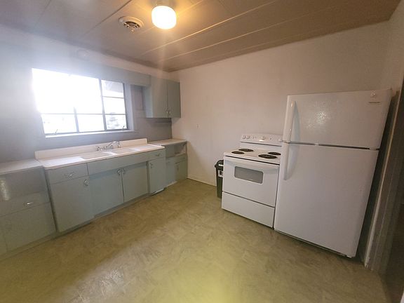 3rd image of 934 Wood St APT 2