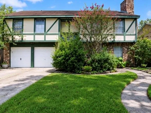379 Richvale Ln, Webster, TX 77598