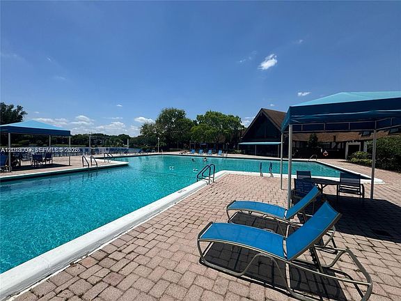 2nd image of 3730 Inverrary Dr APT 3B