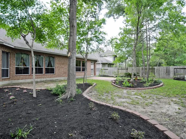 135 S Bluff Creek Cir, The Woodlands, TX 77382