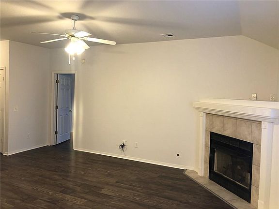 2nd image of 1239 S China Berry Ln