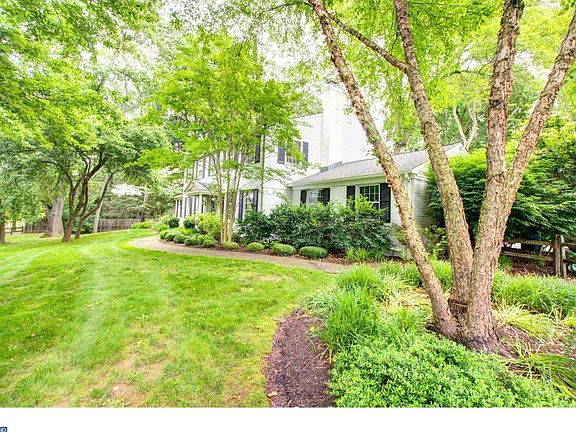2nd image of 215 Greenock Dr