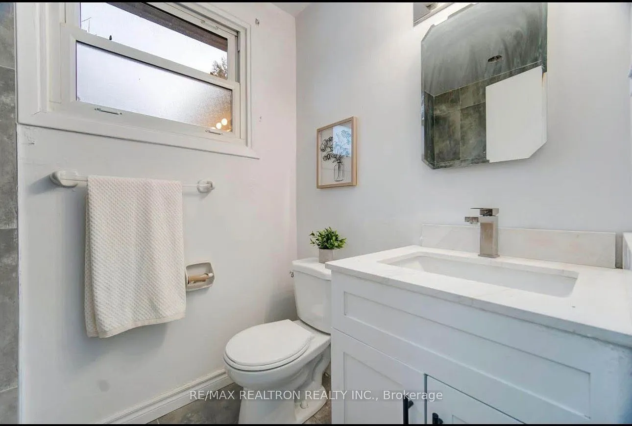 5 bed, $2,900 — Photo 2