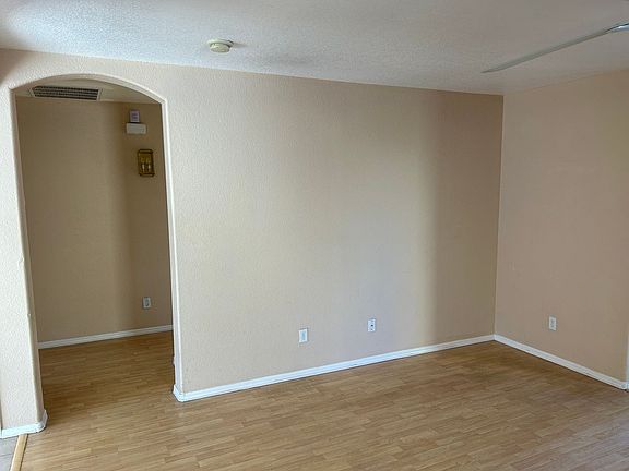 4th image of 825 E Rossi Ct