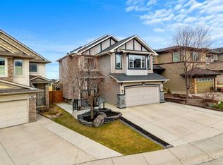 201 SE Pantego Rd NW, Calgary, AB T3K 0B8