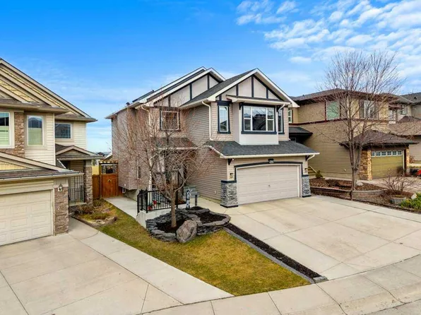 201 SE Pantego Rd NW, Calgary, AB T3K 0B8