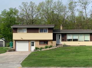 411 Emmerling Cir, Walhalla, ND 58282