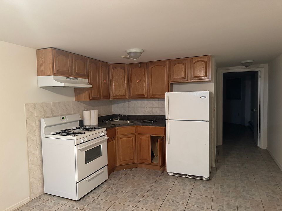 2nd image of 60-45 Catalpa Ave
