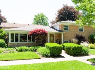 800 S See Gwun Ave, Mount Prospect, IL 60056