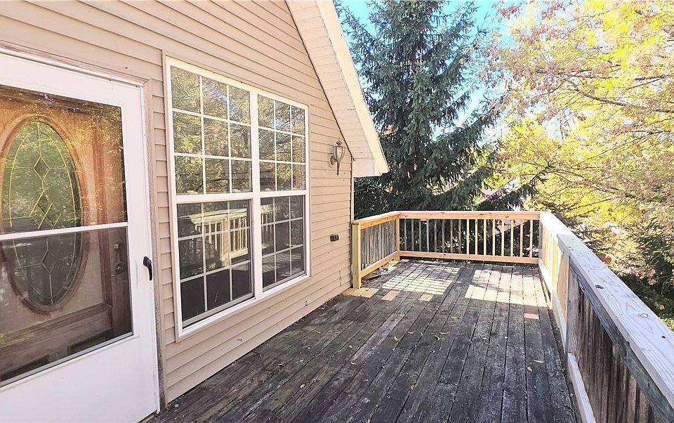 1st image of 4 Maple Pl