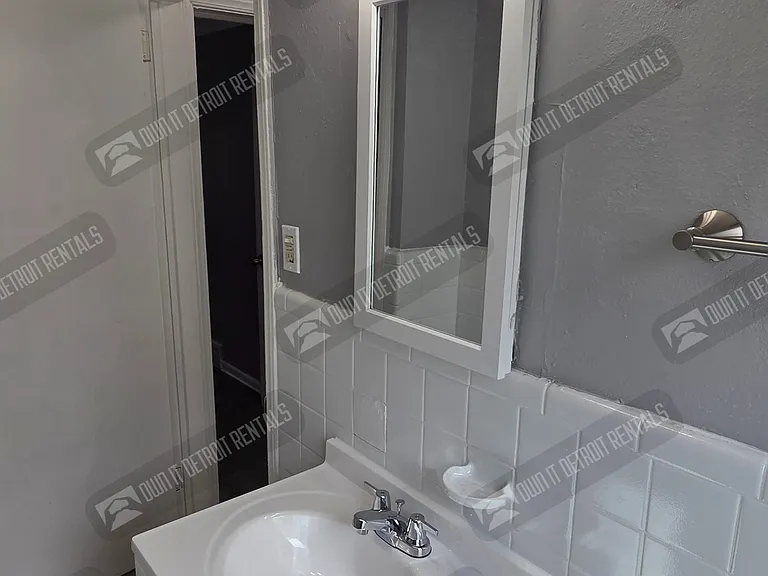 5293 Berkshire St — Photo 26