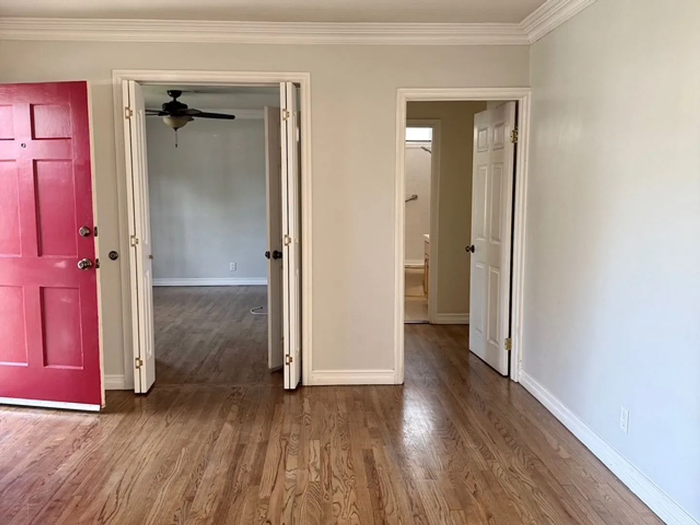 4bed/2bath Encino home in quiet friendly neighborhood--Large yard Pets welcome — Photo 2
