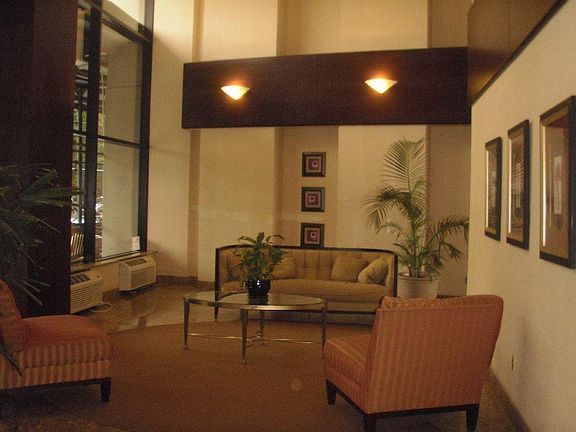 4th image of 2540 Shore Blvd APT 14N