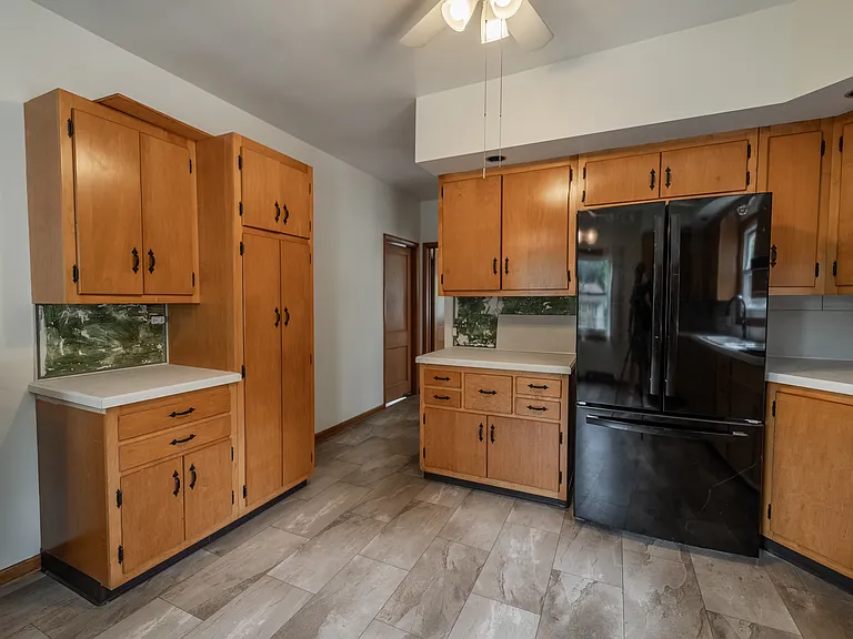 1040 Lake Michigan Dr NW — Photo 4