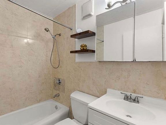 5th image of 296 Commercial St APT 21