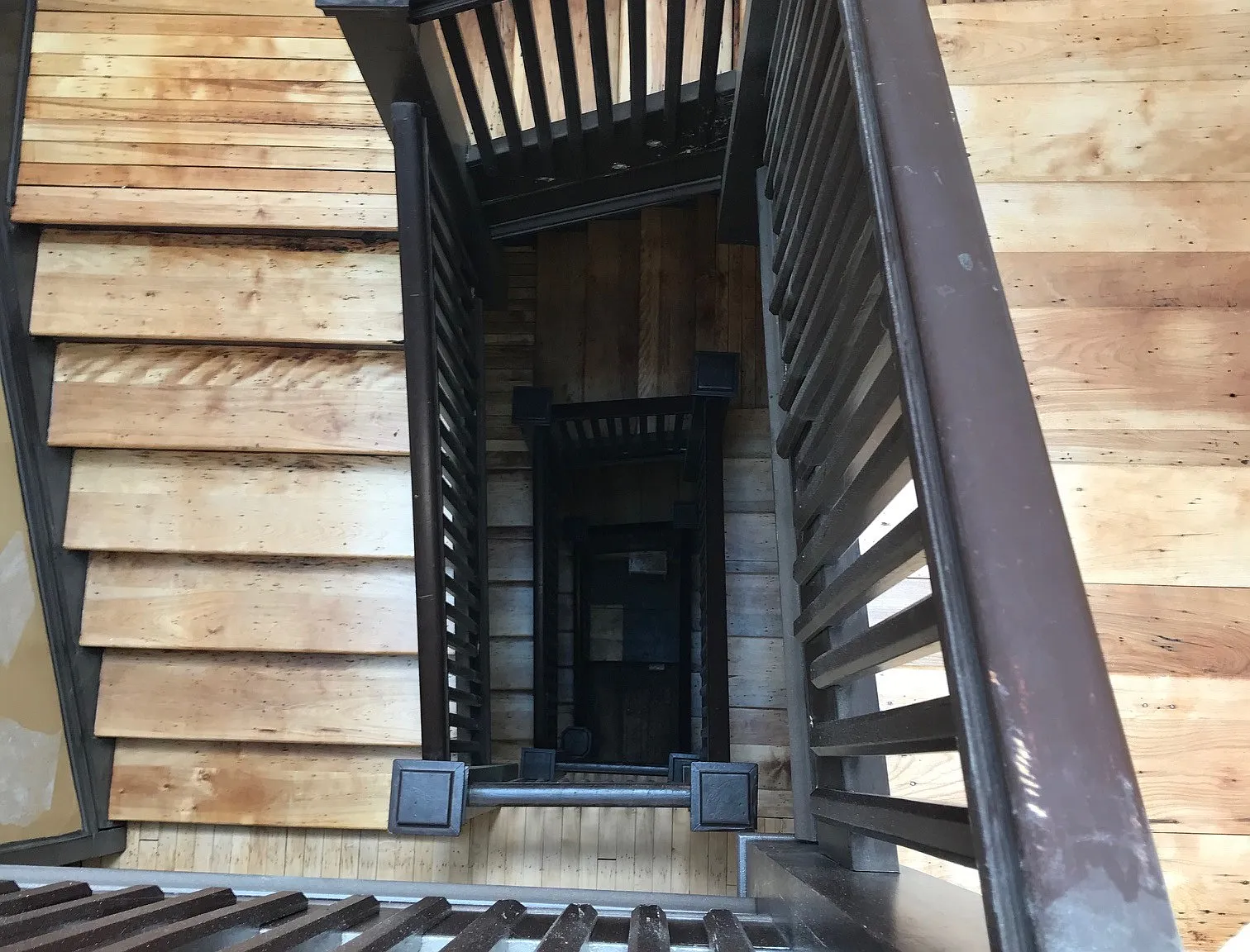 West Franklin Avenue Apartments — Photo 3