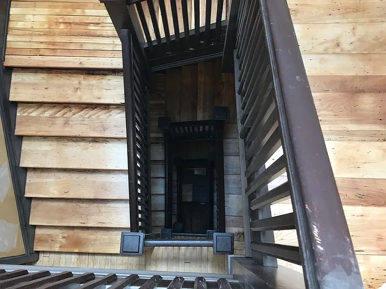 West Franklin Avenue Apartments — Photo 12