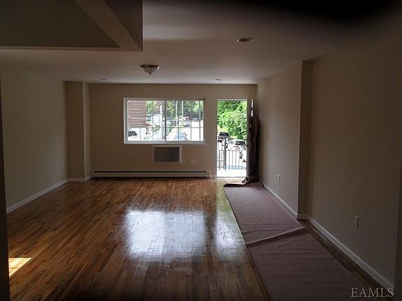 5th image of 3248 Wickham Ave