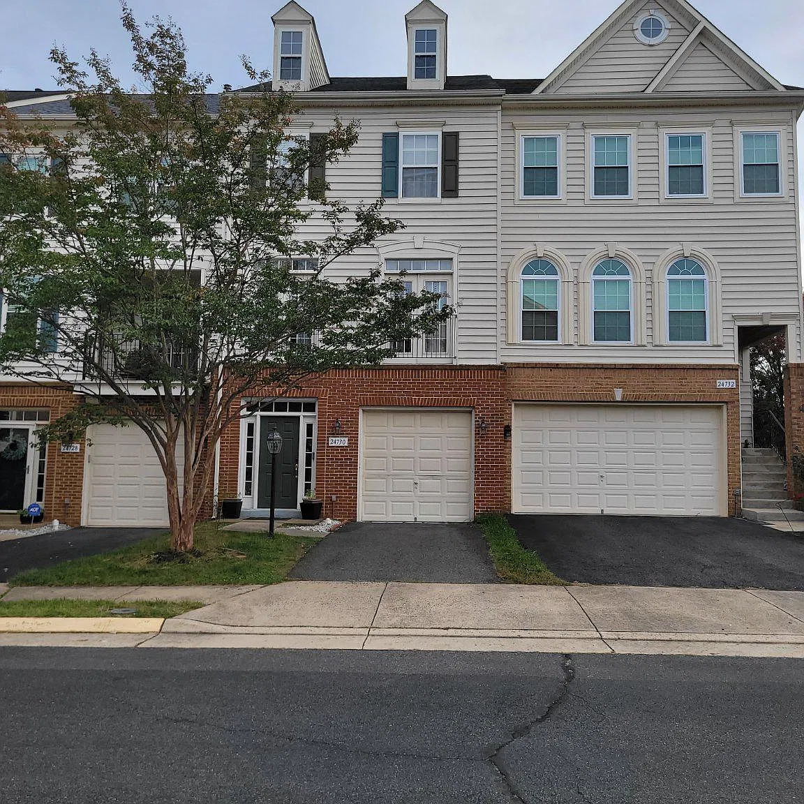 3 bed, 4.0 bath, 2148 sqft, $3,300 — Photo 1
