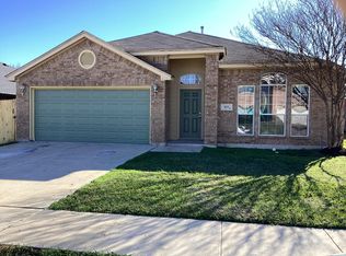 825 Coppin Dr, Fort Worth, TX 76120