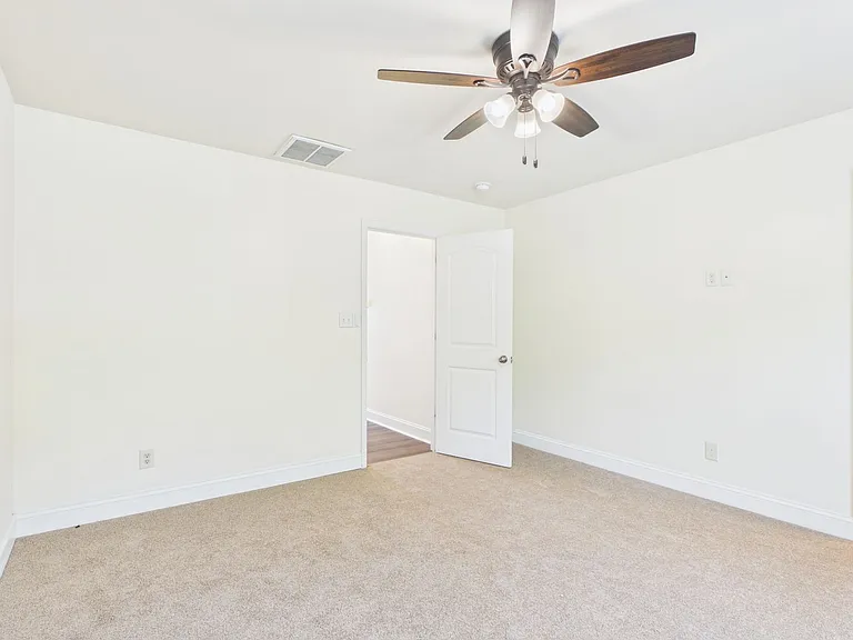 4901 Warwick Rd E — Photo 38