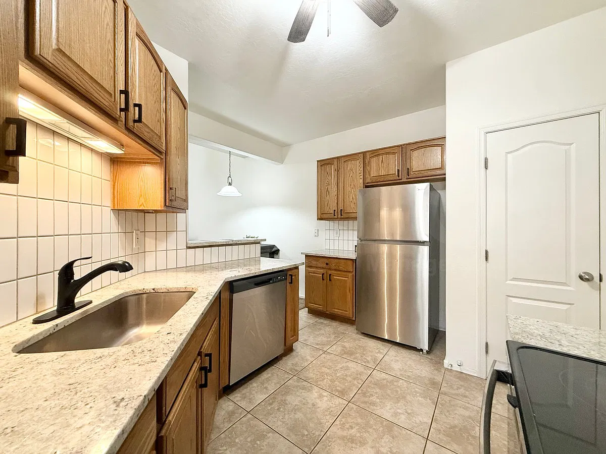 2 bed, 2.5 bath, 1245 sqft, $1,800 — Photo 4