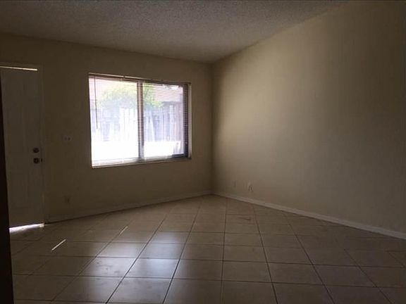 3rd image of 4328 Woodstock Dr APT C