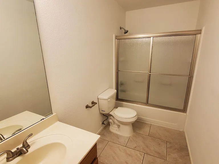 109 Southwestern Dr — Photo 7