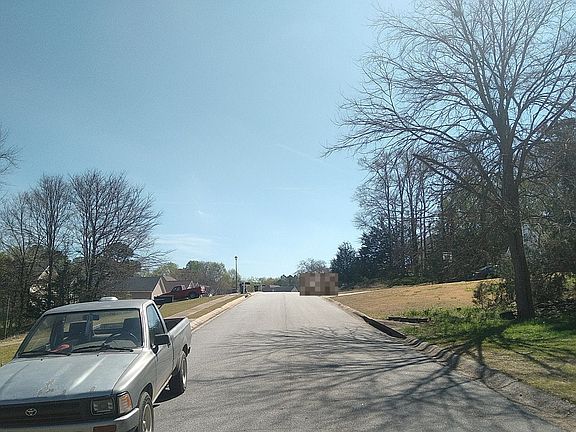 5th image of 241 Cambridge Dr