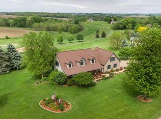 11180 E Golf View Dr, Galena, IL 61036